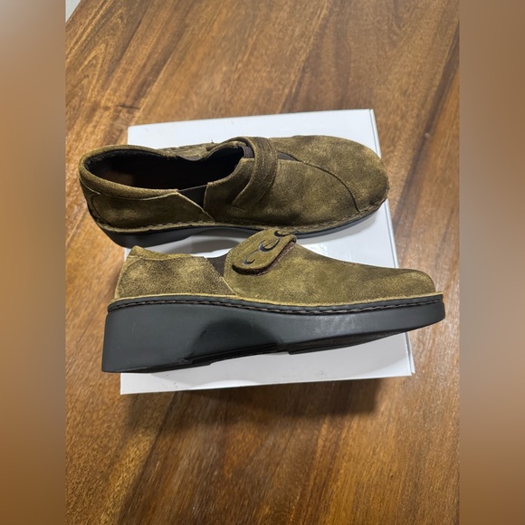 NAOT NEW Women's 9 EU 40 Olive Green Brown Suede Slip-On Mary Jane Clog Shoes - Picture 7 of 10